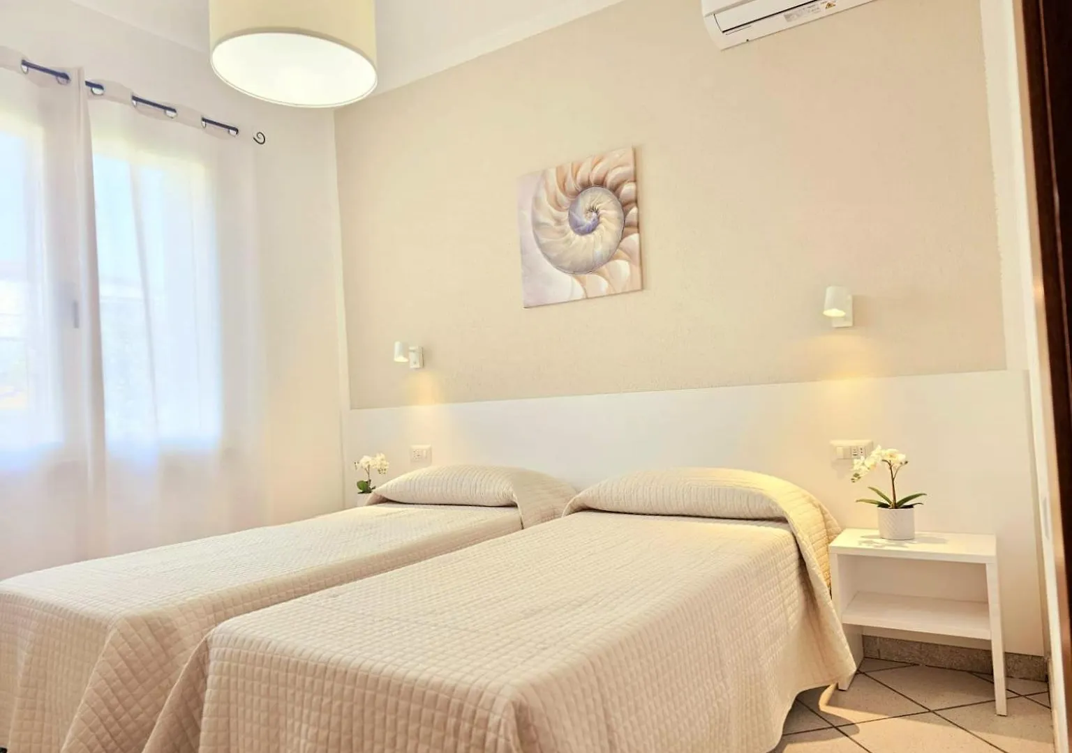 Solara Apartment Tanaunella 0*,